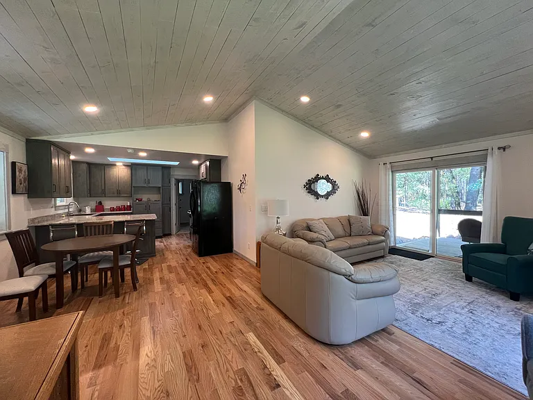 310 Jaynes Dr — Photo 6