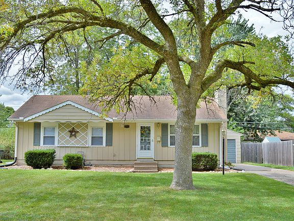 3rd image of 2512 Holly Dr