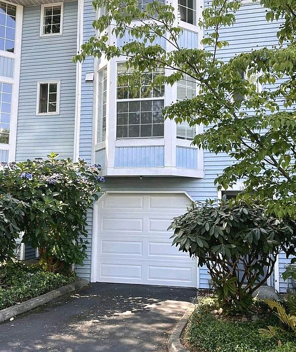 1st image of 10231 NE 129th Ln