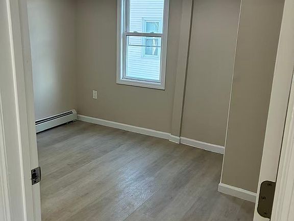 3rd image of 211 Marshall St Floor 1