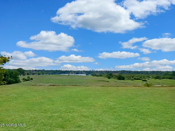 327 River Bend Ln, Maumee, OH 43537