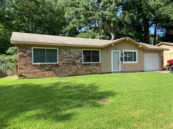 2404 Parkwood Dr, Conway, AR 72034