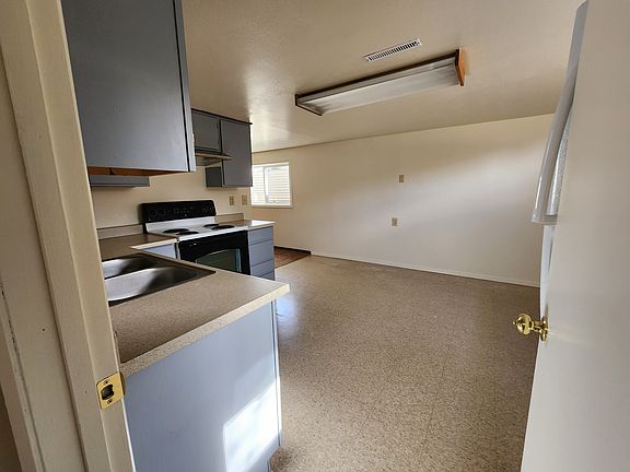 Kitchen/Dining area