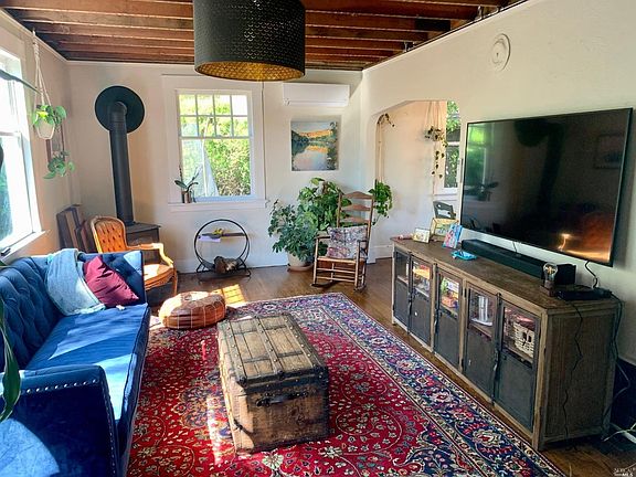 2nd image of 264 B St