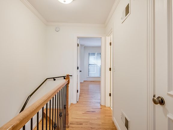 3rd image of 4000 Oak St APT 17