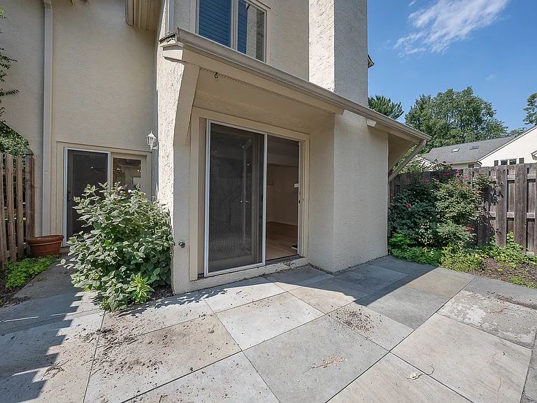 116 Montrose Ave #H — Photo 39