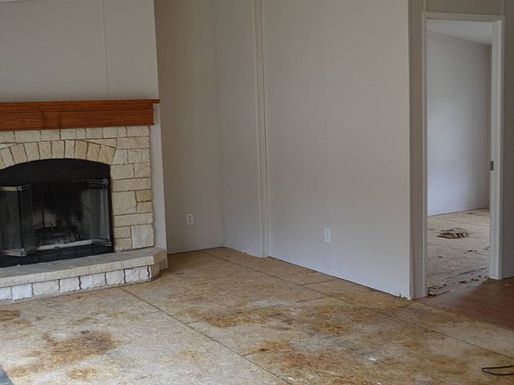3rd image of 620 Deerwood Ave