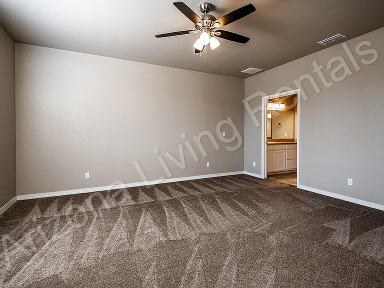 1726 E Aloe St — Photo 23