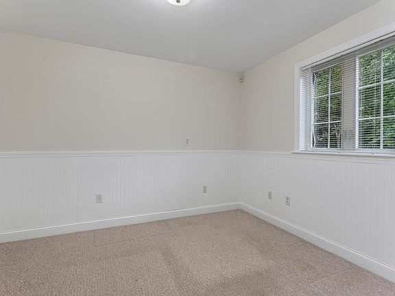 5th image of 30 Honeysuckle Lane