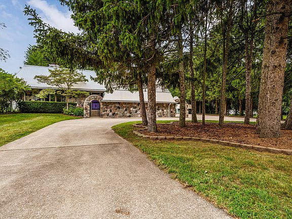3rd image of 2714 Sunnydale Dr