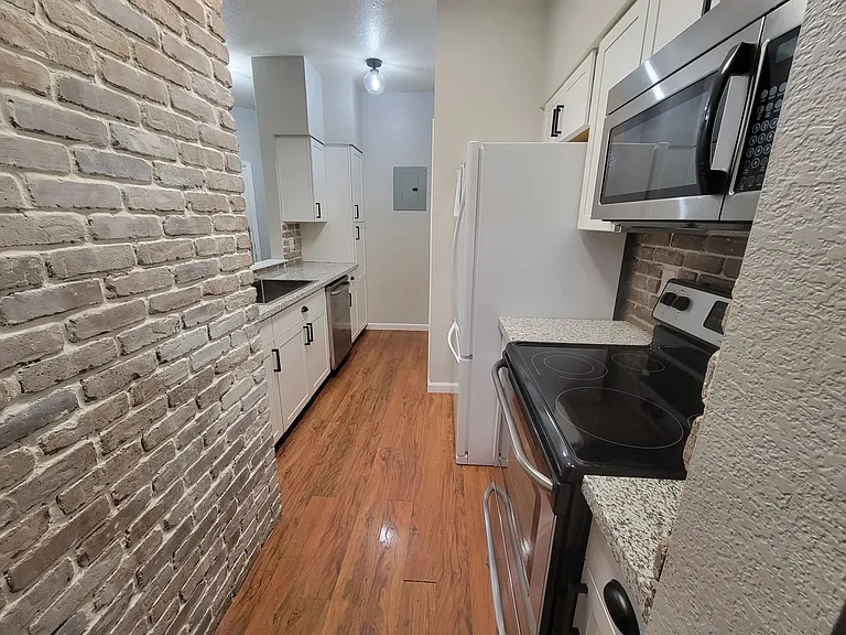 7438 Singing Hills Dr — Photo 5