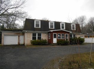 366 Town Line Rd, Lancaster, NY 14086