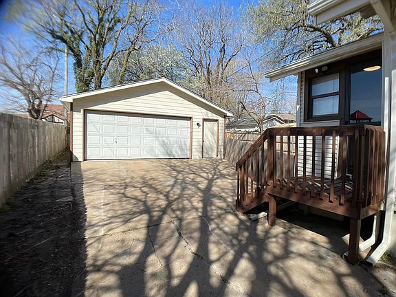 3rd image of 133 N Bluff Ave