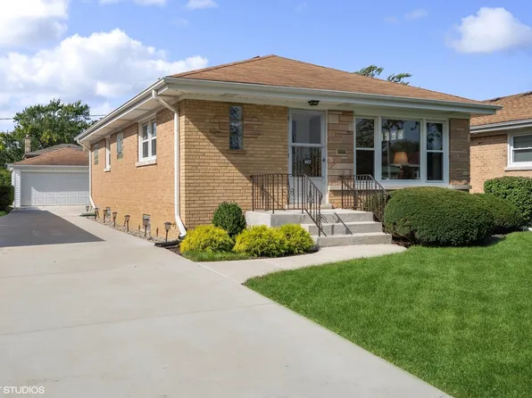 8652 N Ozanam Ave, Niles, IL 60714