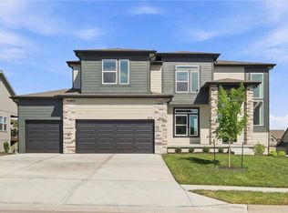 413 Woodview Dr, Raymore, MO 64083