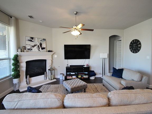 3rd image of 311 Gardinia Ln