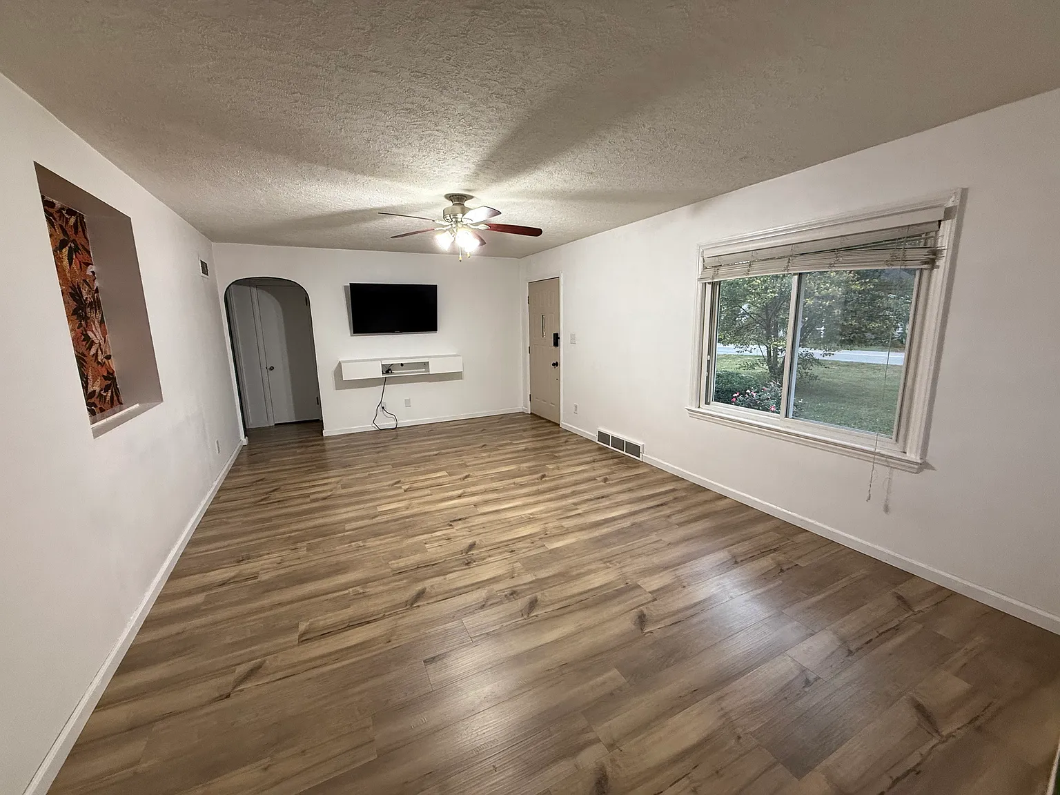 3 bed, 1208 sqft, $1,750 — Photo 3
