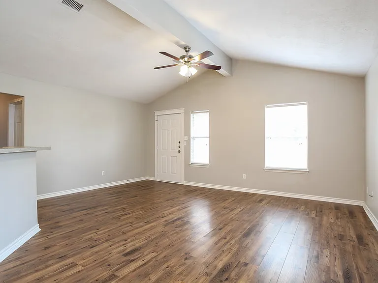 4723 Comal River Loop — Photo 6