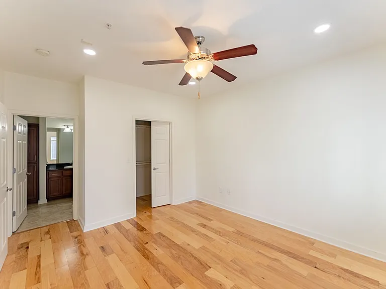 910 W 25th St #504 — Photo 8