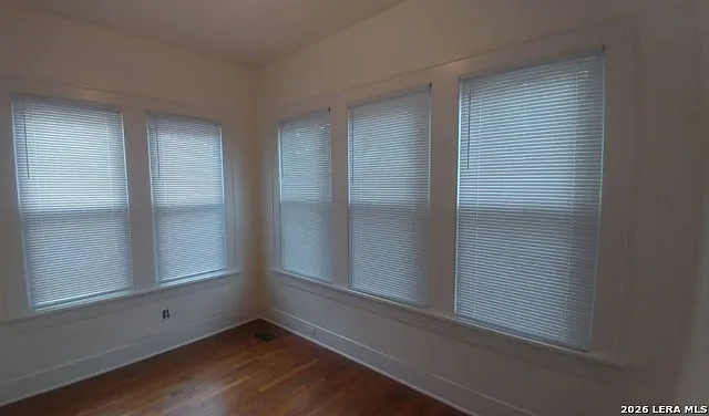 411 W Mistletoe Ave — Photo 14