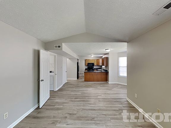 2nd image of 1464 Rebecca Ln