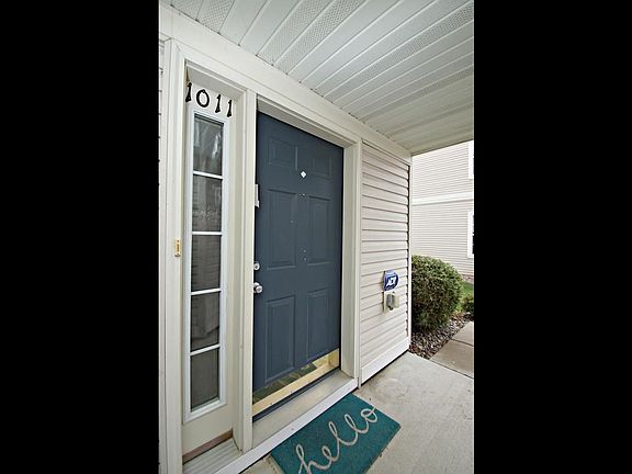 3rd image of 1011 Providence Dr