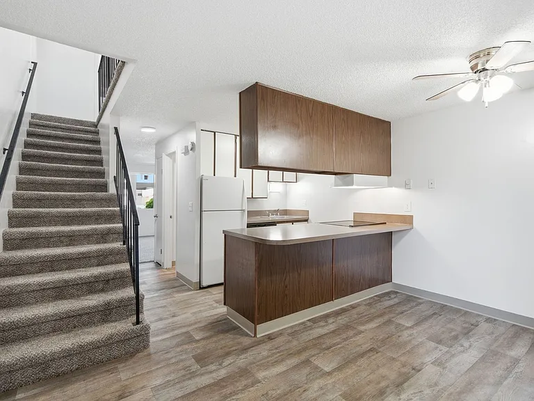 Rolling Hills Townhouses — Photo 8