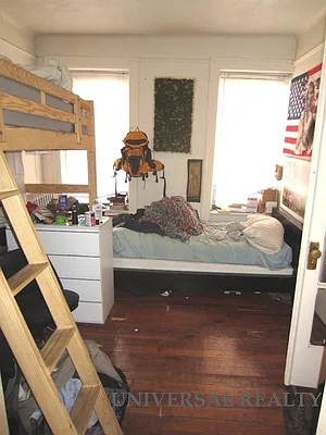 Rented by Universal Realty Group | media 28