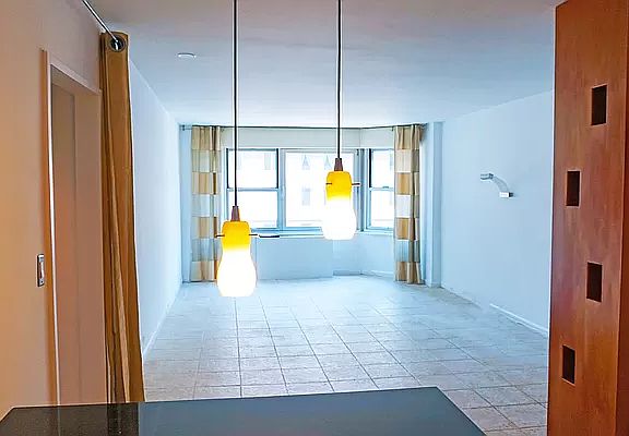 4th image of 77 W 55th St APT 17G