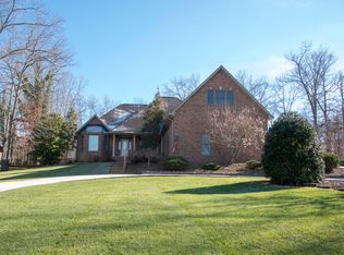 511 Holiday Dr, Crossville, TN 38555