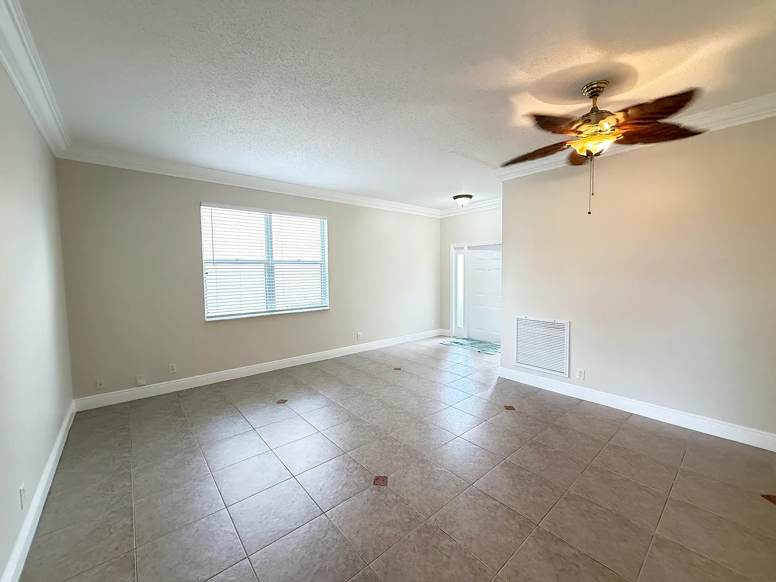4 bed, 2.5 bath, 1906 sqft, $3,600 — Photo 4