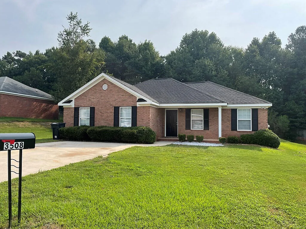 4 bed, 2.0 bath, 1439 sqft, $1,475 — Photo 2