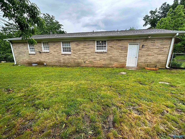 2408 Springhill Rd NW — Photo 3