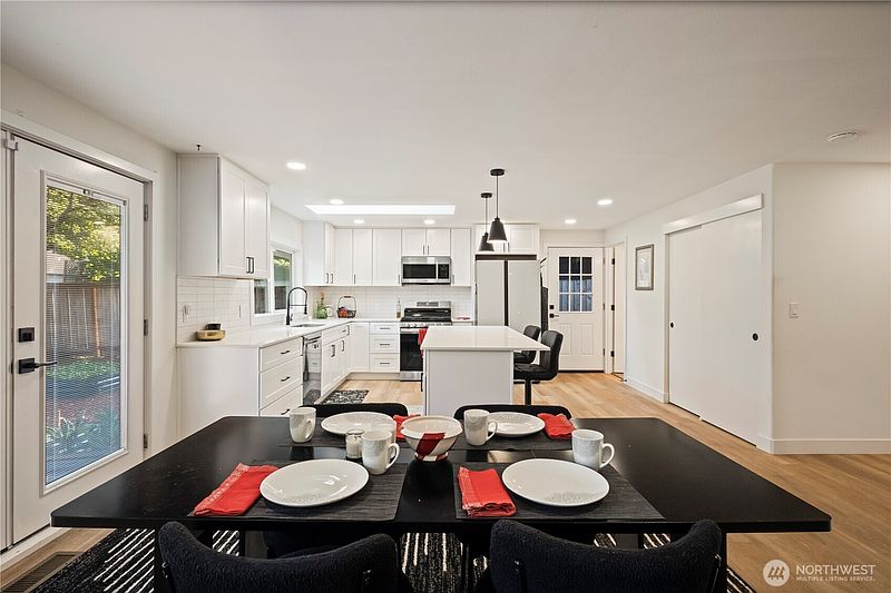 5th image of 431 S 190th Street