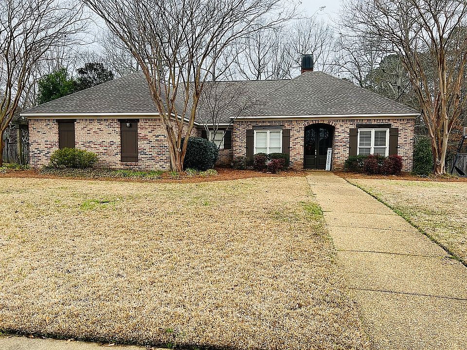 1st image of 305 Remington Dr