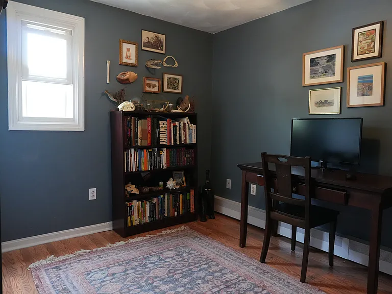 4 Russell Ave — Photo 11