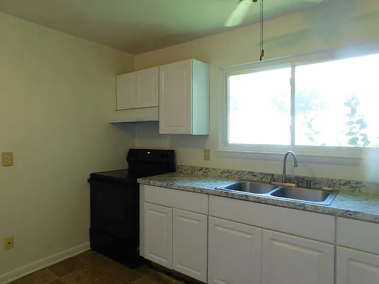 3825 Annie Ln — Photo 3