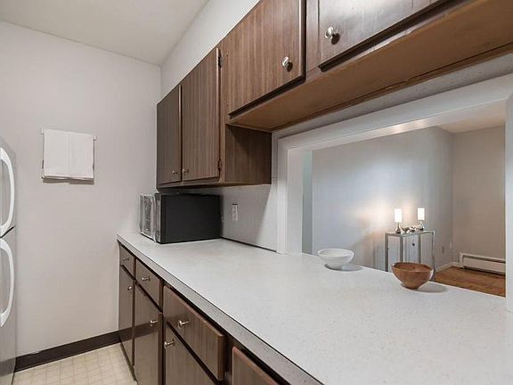 3rd image of 14 Longwood Dr APT 5