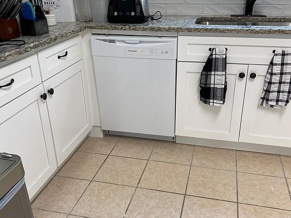 3rd image of 2309 Sunflower Ln