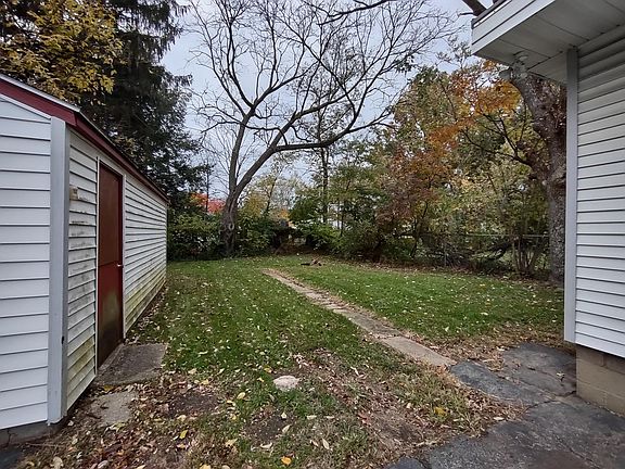 3rd image of 774 Manitou Ave