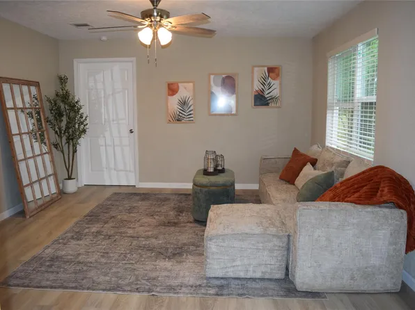 820 Camp Seale Rd, Livingston, TX 77351
