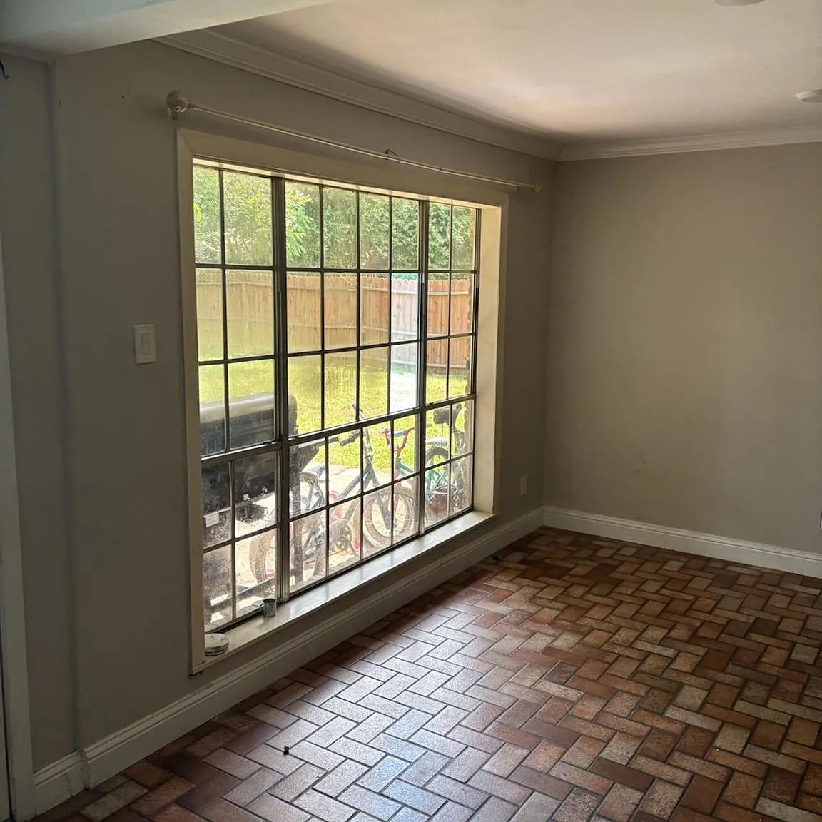 4 bed, 2.0 bath, 1956 sqft, $2,495 — Photo 4