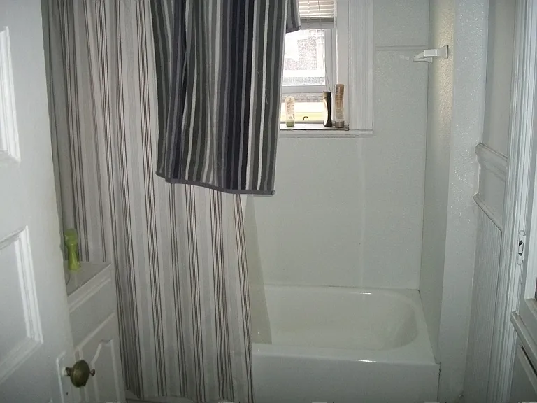 209 Hamilton St #4R — Photo 9