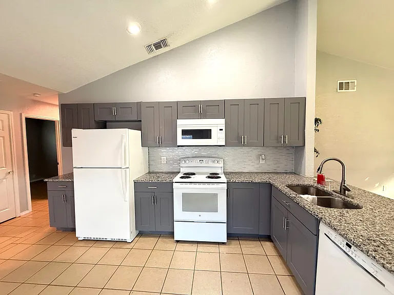 6318 Les Harrison Dr — Photo 6