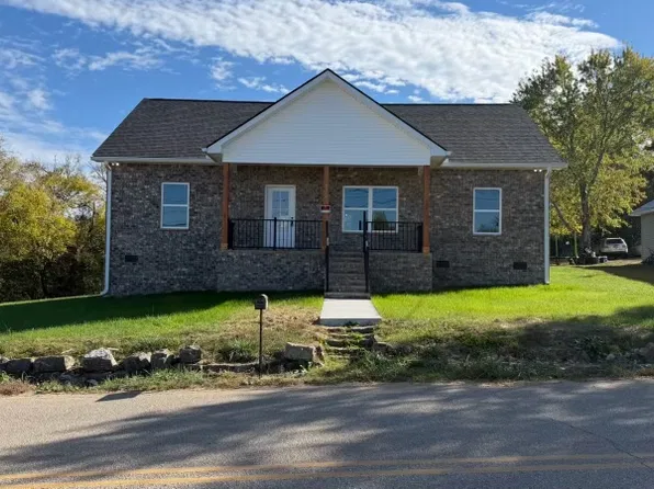 1219 W Jackson St, Shelbyville, TN 37160
