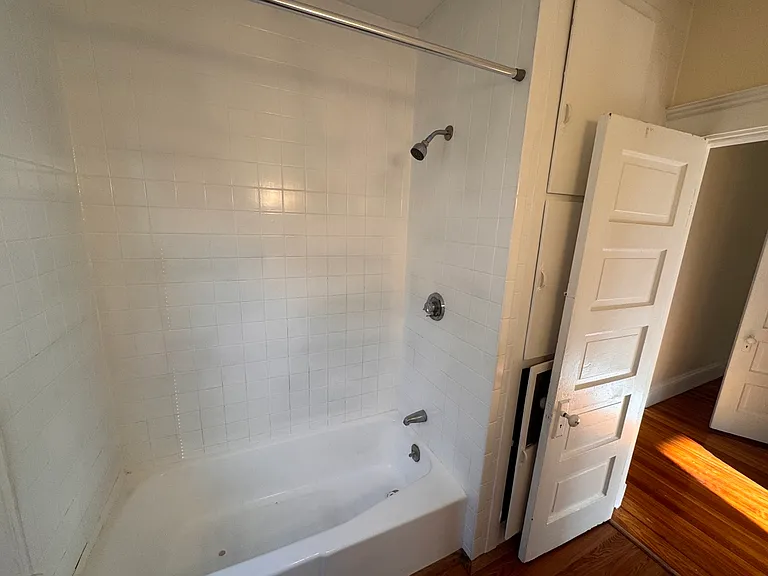 44 Wilson Ave — Photo 16