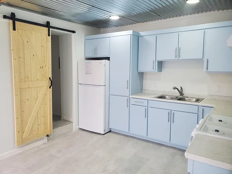 521 N Alameda Blvd — Photo 3