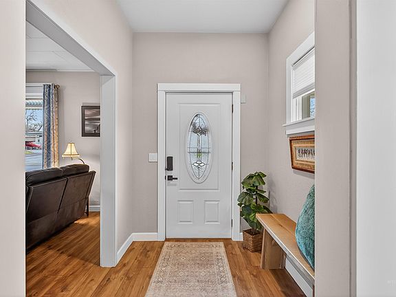 5th image of 716 Chestnut St