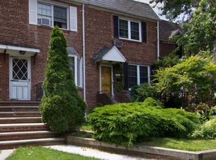 15822 Powells Cove Blvd, Whitestone, NY 11357