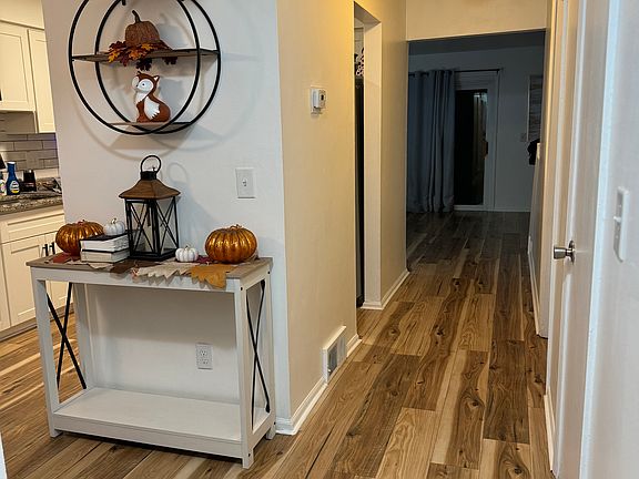 2nd image of 39786 Manor Dr